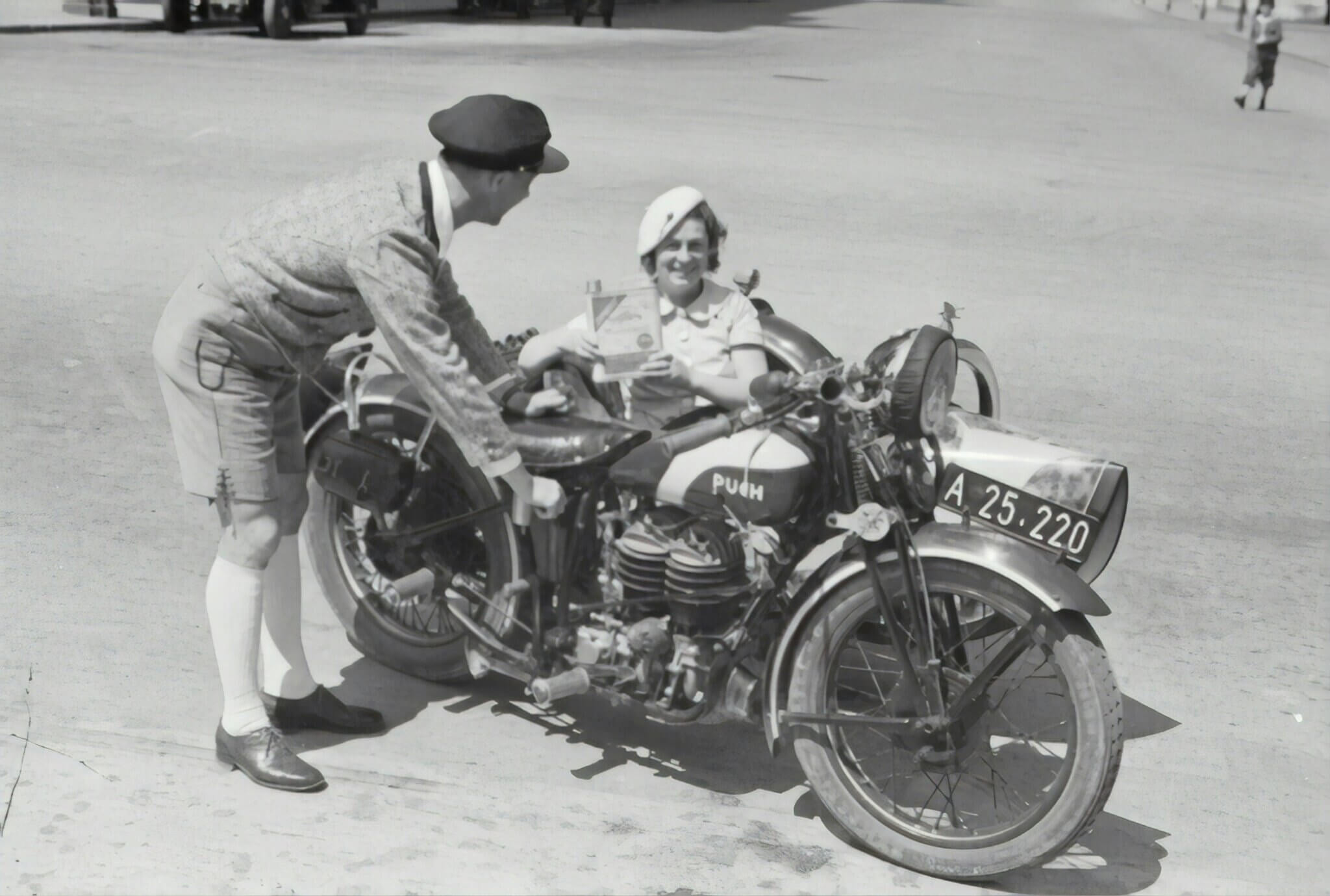 高齢者バイク危ない