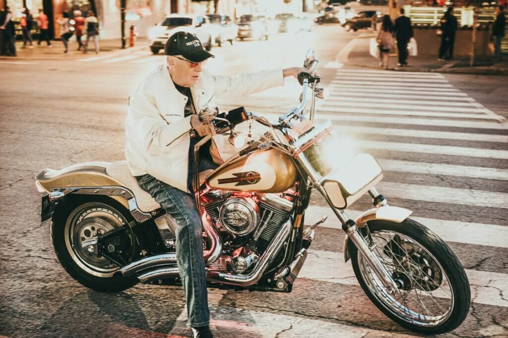 高齢者バイク危ない