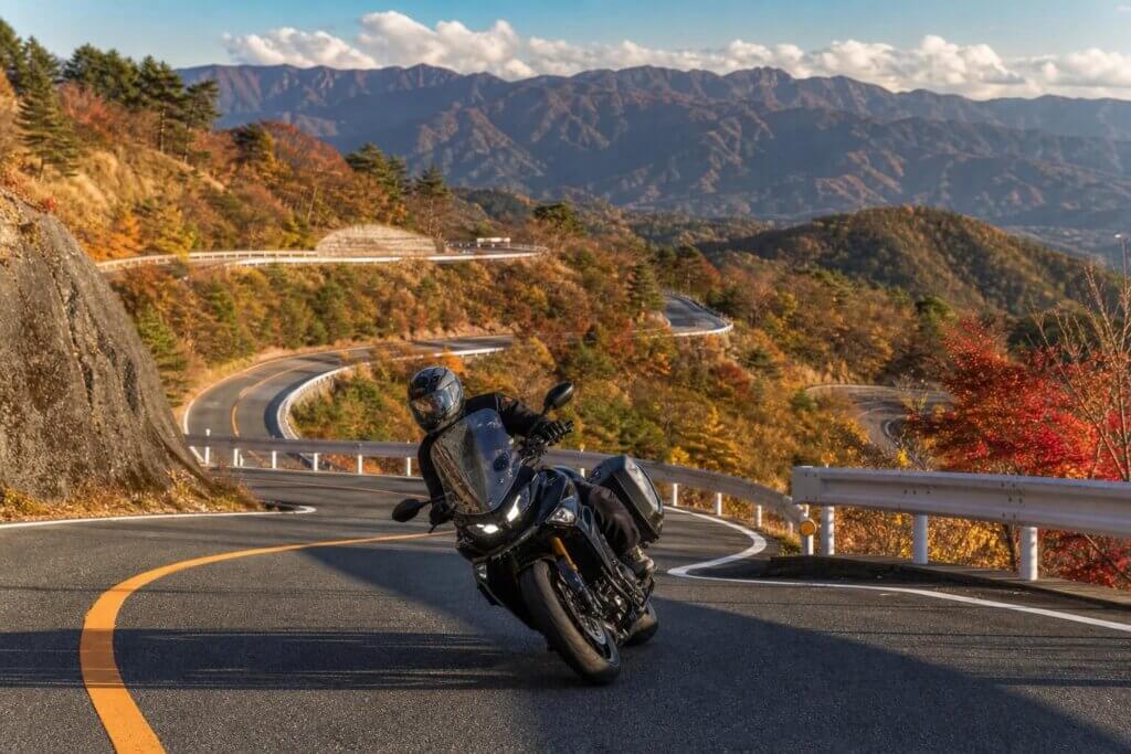 山岳ワインディングで走りを楽しむルート